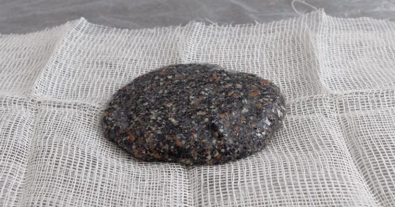 how to make charcoal poultice featured image